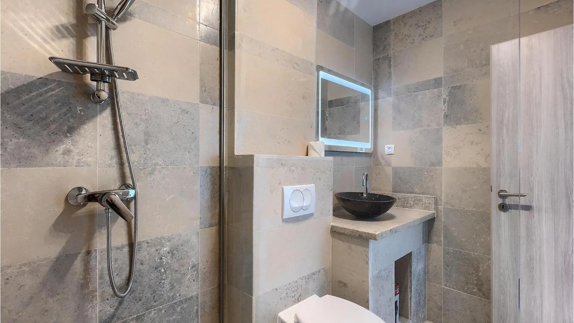 Villa Tata Ravni 0*,