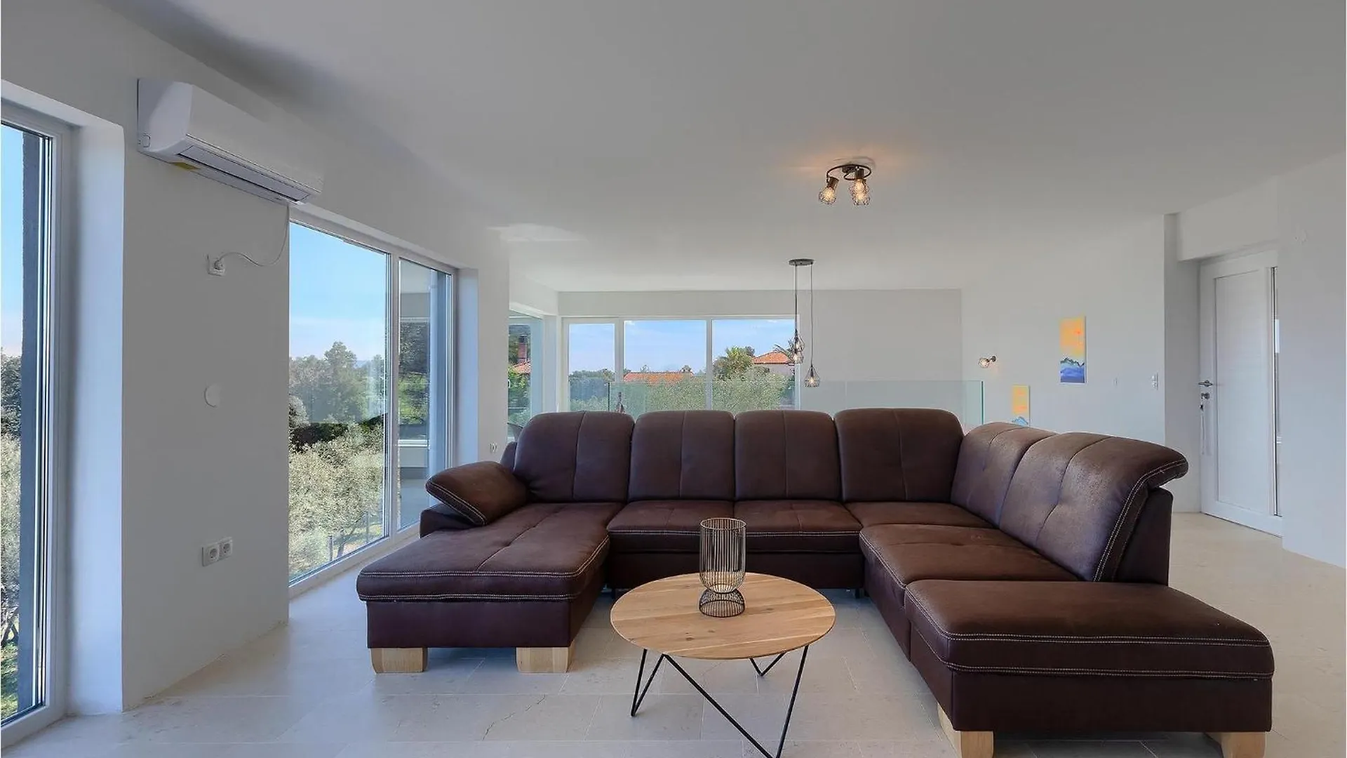 Villa Tata Ravni 0*,
