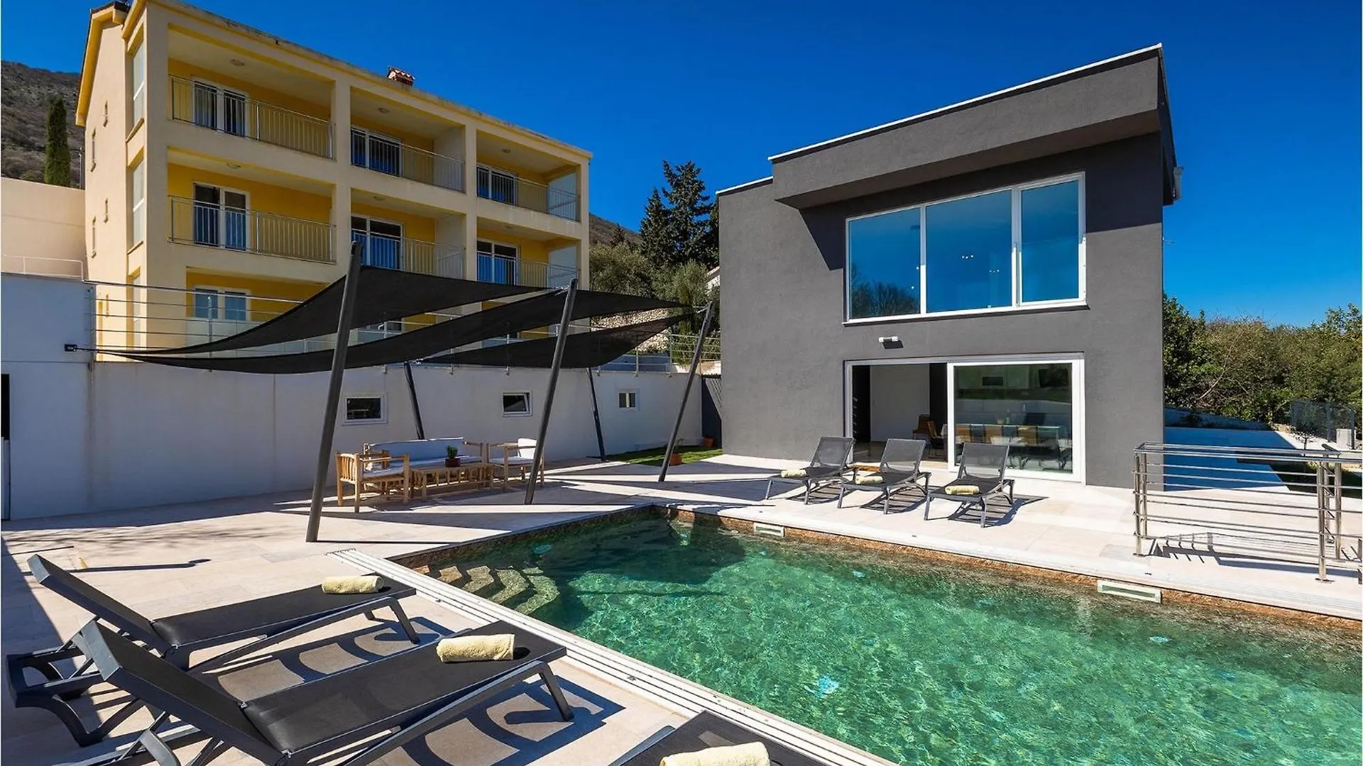 Holiday home Villa Tata Ravni