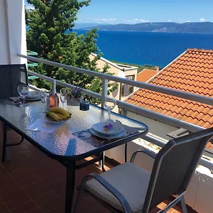 Apartament 4 Roses, Ravni